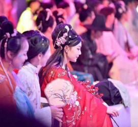 泰兴汉服模特兼职(想做汉服模特去哪里找)