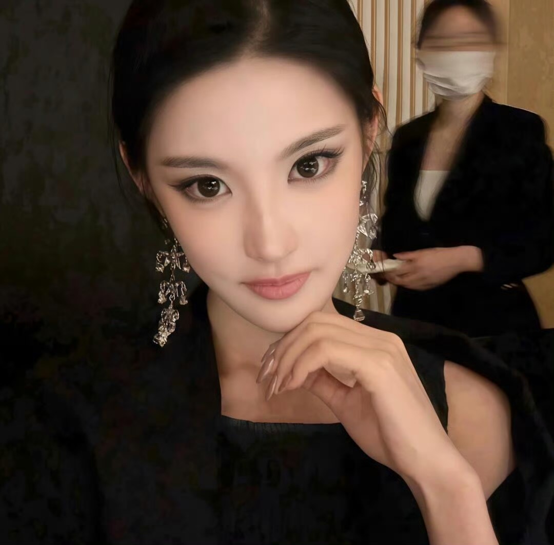 泰兴伴游女生 | Isabella Chen的资料
